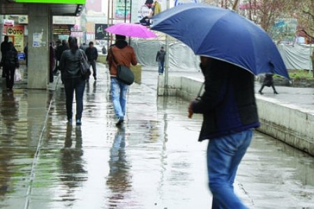 Дуу цахилгаантай аадар бороо орно