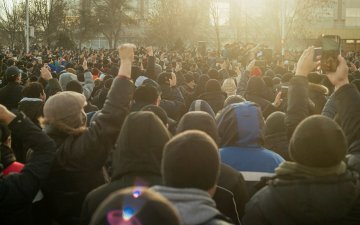 Казахстанд олныг хамарсан үймээн самуун дэгдсэний улмаас онц байдал зарлажээ