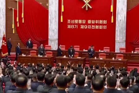 Пүрэв гарагт Ким Жон Ун ажилчны намын хурлын үеэр 