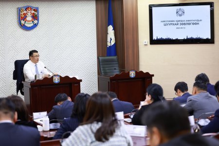 Хотын дарга Сонгинохайрхан дүүргийн төрийн алба хаагчидтай уулзлаа