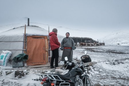 МУЗ нийгэмлэгээс өвөлжилт хүндэрсэн аймгийн малчдад бэлэн мөнгөний тусламж үзүүлж байна