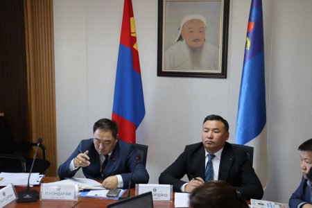 ИТХ-ын ээлжит 07 дугаар хуралдаан 100 хувийн ирцтэйгээр ЗДТГ-ын хүндэтгэлийн танхимд  хуралдаж байна.