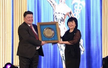 АНДХАҮТанхимуудын Холбооны  “Алтанцом” шагналыг хүртлээ.