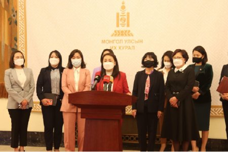 Улсын баяр наадмыг хойшлуулах саналыг УОК, Засгийн газарт эмэгтэй гишүүд хүргүүллээ