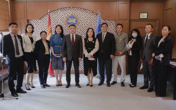 БОЛОВСРОЛЫН САЛБАРЫНХАН ТӨРИЙН ДЭЭД ОДОН, МЕДАЛИАР ШАГНУУЛЛАА