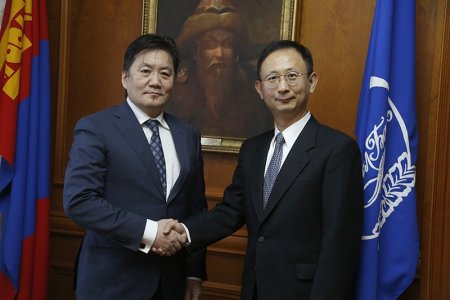 МОНГОЛБАНКНЫ ЕРӨНХИЙЛӨГЧ Б.ЛХАГВАСҮРЭН ОУВС-ГИЙН МОНГОЛ ДАХЬ СУУРИН ТӨЛӨӨЛӨГЧИЙГ ХҮЛЭЭН АВЧ УУЛЗЛAА