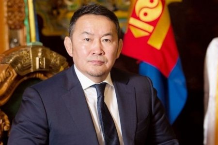 Ерөнхийлөгч Үндсэн хуульд оруулах өөрчлөлтийн төслөө буцаан татаж байгаагаа мэдэгдлээ