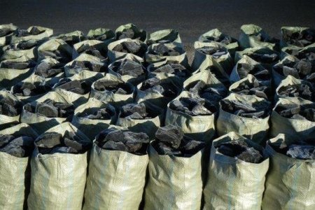 Авто тээврийн товчоогоор 184 тонн түүхий нүүрс оруулж ирэхийг завджээ