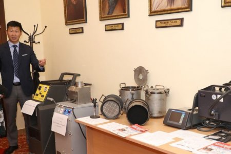 Япончууд автобусны яндангаас хаягдах тортгийг шүүдэг төхөөрөмж хүлээлгэн өглөө
