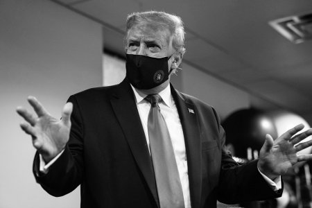Дональд Трамп амны хаалт зүүснийгээ “эх оронч” үйлдэл гэж магтав