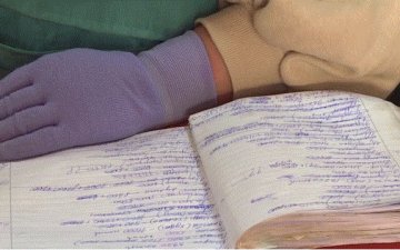 Зарим иргэд дэлгүүрээс зээл авч сар шинийн баярын бэлтгэлээ базааж байна
