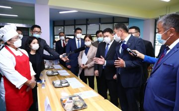 БАГА АНГИЙН СУРАГЧИД ҮДИЙН ХООЛНООС ХОНОГИЙН ИЛЧЛЭГИЙН 35 ХУВЬ БУЮУ 610 ККАЛ АВНА   