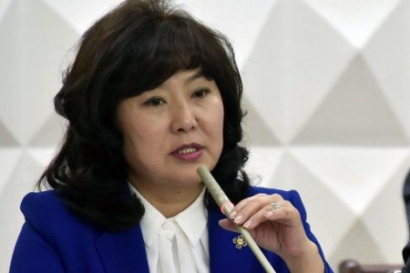 ДЭМБ-аас амны хаалт, урвалж оношлуур, хамгаалах хэрэгсэл зэргийг ЭМЯ-нд хүлээлгэн өгч байна