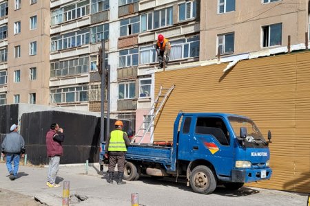 Нийтийн эзэмшлийн талбайд зөвшөөрөлгүй барьсан барилгыг буулгалаа