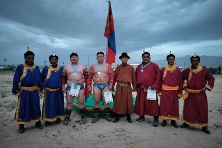 Тулгар төрийн 2232, Их Монгол Улсын 817, Үндэсний эрх чөлөө, Тусгаар тогтнолоо сэргээн мандуулсны 112, Ардын хувьсгалын 102, Өвөрхангай аймгийн Баруунбаян-Улаан сум үүсэн байгуулагдсаны түүхт 99 жилийн ойн баяр наадам сайхан боллоо.