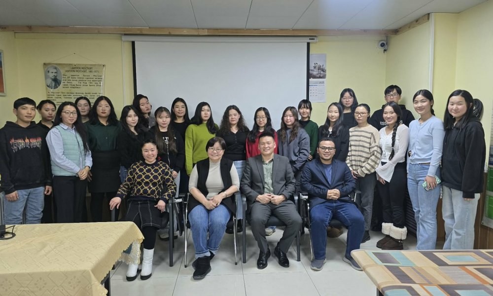 Доктор (Ph.D) Г. АЛТАНСҮХ “XII зууны монголчуудын нийгмийн байгууллын судалгааны арга зүйн асуудал” сэдвээр лекц уншлаа.