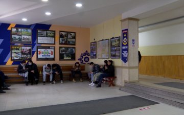 Их, дээд сургуулийн оюутны сургалтын нийт төлбөрийн ихэнх хувийг тухайн сургуульд ажиллаж буй багшийн цалинд зарцуулдаг