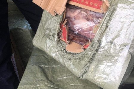 405 кг гахайн махыг нууцаар оруулахаар завджээ