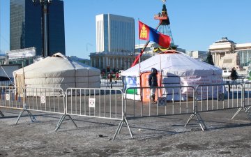 Иргэд: нүүрсний хулгайн хэрэгт холбогдогсдын нэрсийг зарласан ч тохирох шийтгэлийг нь өгтөл суултаа үргэлжлүүлнэ