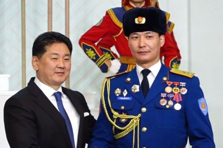 УОК-ын нарийн бичгийн дарга Т.Баярхүүд цэргийн гавьяаны одон гардууллаа