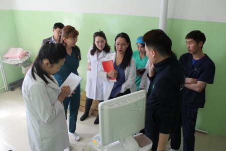 Говь-Алтай аймагт хавдрыг эрт үед нь илрүүлэх Эхо аппаратыг суурилууллаа