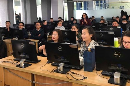 Мэдээллийн технологийн сургалтуудыг амжилттай дүүргэсэн залуучууд сертификатаа авлаа