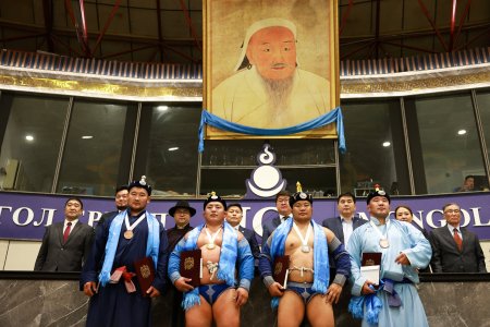 Нийслэлийн 384 жилийн ойн барилдаанд улсын заан Б.Бат-Өлзий түрүүллээ