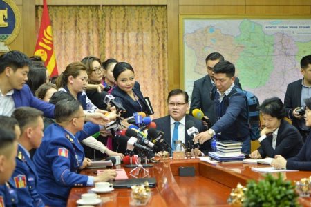 Ө.Энхтүвшин: Онцгой байдлын 36 алба хаагчийг төрийн одон, медалиар шагнуулахаарЕрөнхийлөгчид хандана 