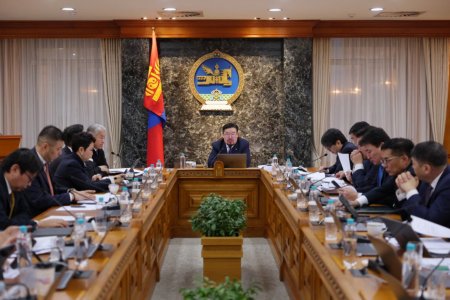 Хяналтын болон бүтээмжийн менежер, сайд нарын зөвлөхүүдийг цомхотгож, дэд сайд нарыг томиллоо