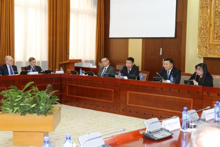 Н.ЦЭРЭНБАТ САЙД ЭЛЧИН САЙДУУДТАЙ УУЛЗЛАА