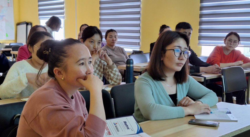 ЭРҮҮЛ МЭНДИЙН ГАЗРААС ӨРХИЙН ЭРҮҮЛ МЭНДИЙН ТӨВҮҮДИЙН ЭМЧ, ЭМНЭЛГИЙН МЭРГЭЖИЛТНҮҮДИЙГ ЧАДАВХЖУУЛАХ СУРГАЛТ ЗОХИОН БАЙГУУЛЛАА. 