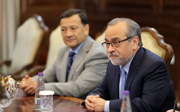 Монгол Улсын Их Хурлын дарга Г.Занданшатар өнөөдөр Дэлхийн Банкны Боловсролын асуудал хариуцсан захирал Жэйми Саведраг хүлээн авч уулзлаа.