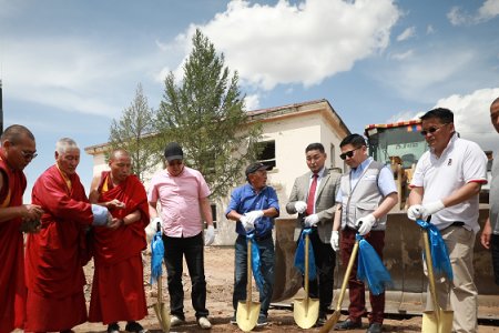 Ашиглалтын шаардлага хангахгүй орон сууцыг буулгаж, дахин төлөвлөлтөнд хамруулан барих шинэ байрны шав тавих ёслол боллоо