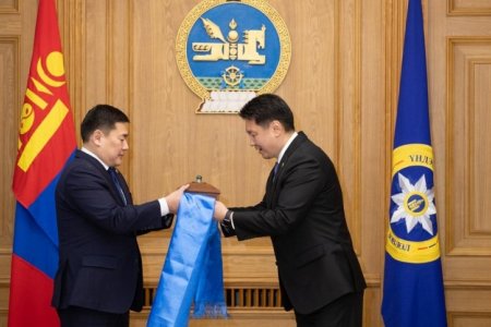 У.Хүрэлсүх МАН-ын даргын ажлаа Ерөнхий сайд Л.Оюун-Эрдэнэд шилжүүллээ