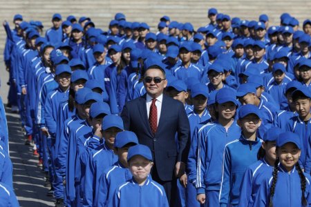 Монгол Улсын Ерөнхийлөгч Х.Баттулга 2222 сурагчийн хамт “Тусгаар тогтнол” шүлэг уншлаа