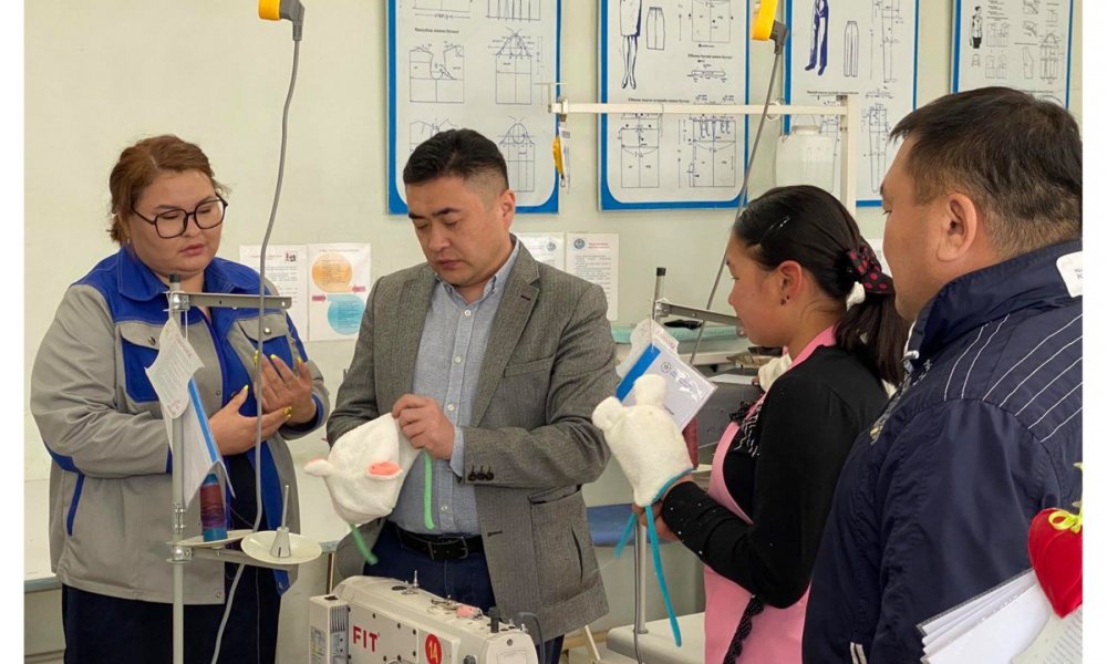 ДАРХАН ДАХЬ МЭРГЭЖЛИЙН БОЛОВСРОЛ, СУРГАЛТЫН БАЙГУУЛЛАГЫН ЭЛСЭЛТИЙН ТООГ НЭМЭГДҮҮЛЭХЭД АНХААРЧ АЖИЛЛАХ ЧИГЛЭЛ ӨГӨВ