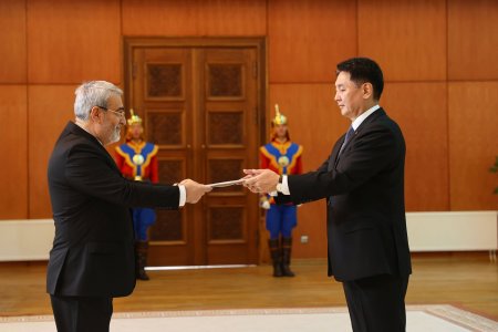 Иран Улсын Элчин сайд Итгэмжлэх жуух бичгээ өргөн барив