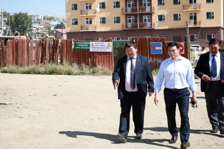 Хотын дарга удаашралтай байгаа барилгын ажлыг шуурхайлах чиглэл өглөө