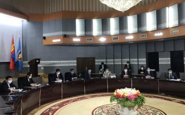 Бэлэн мөнгө, эд зүйл тараасныг иргэн баримттай цагдаад мэдэгдэж үнийн дүнг 10 дахин нэмэгдүүлсэн мөнгөн урамшуулал авах эрхтэй  