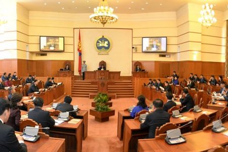 УИХ-ын даргыг огцруулах тухай хуулийн төслийг эцсийн хэлэлцүүлэгт бэлтгүүлэхээр ТББХ-нд шилжүүллээ