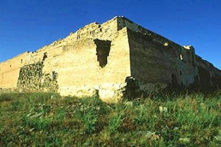 Цогтын цагаан байшин буюу  