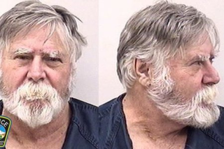 АНУ-ын иргэн банк дээрэмдэж, мөнгөө гудамжинд явсан хүмүүст тараажээ