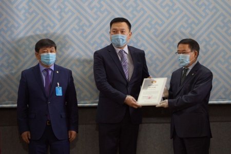 МАН сонгуульд оролцох батламжаа гардаж авлаа