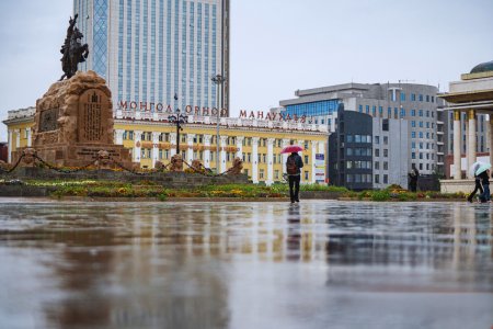 Өнөөдөр нутгийн зүүн хэсгээр бороо, нойтон цас, цас орж, говь, талын нутгаар салхи шуургатай байхыг анхаарууллаа