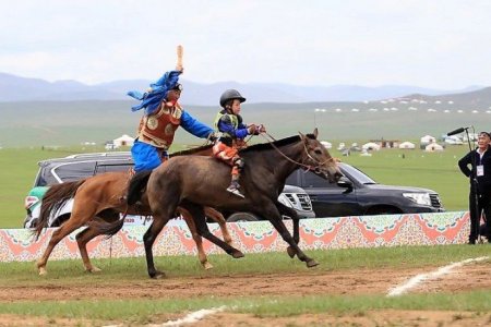 Үндэсний хурдан морьдын уралдааны Азарганы уралдаанд түрүүлж айрагдсан морьдын жагсаалт