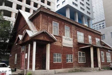 МЭДЭГДЭЛ: П.Гэндэнгийн байшинг буулгаж, дахин сэргээн босгоно