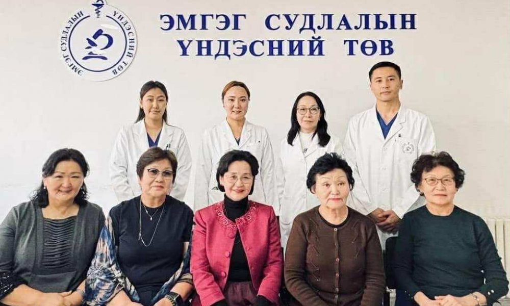 ЭСҮТ-ийн эмч, судлаачид мэргэжлийн зэргээ амжилттай ахиуллаа