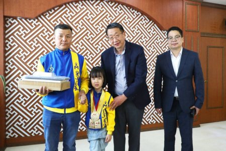 7 настай шатарчин Н.Аз-Эрдэнэ дэлхийн аваргын тэмцээнээс 3 алтан медаль хүртжээ