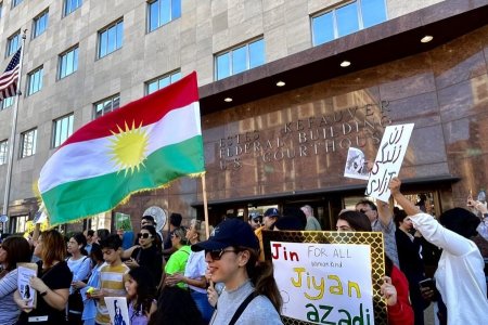 Иран улсын иргэн шигшээ баг нь ДАШТ-аас хасагдсаныг тэмдэглэж байгаад цагдаа нарт буудуулж амиа алджээ