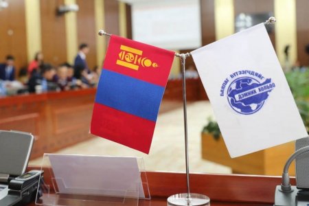 УИХ-аас жил бүрийн 10 сард Жижиг, дунд үйлдвэр, үйлчилгээ эрхлэгчидтэй уулзаж байхаар боллоо